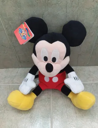 Peluche Mickey Mouse traído de  Disneyland Paris!