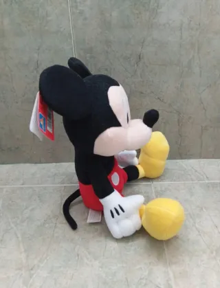 Peluche Mickey Mouse traído de  Disneyland Paris!