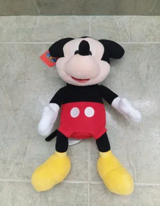Peluche Mickey Mouse traído de  Disneyland Paris!