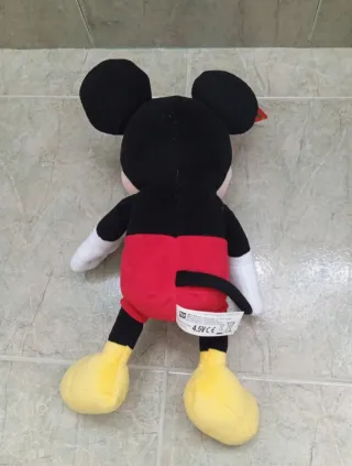 Peluche Mickey Mouse traído de  Disneyland Paris!