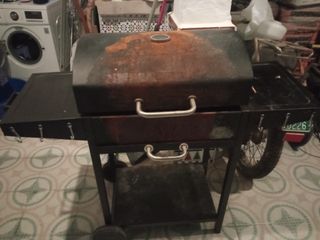Barbacoa con horno y ruedas