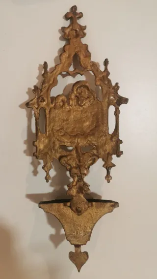 Antica acquasantiera in metallo