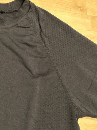 Camiseta deportiva Mango Man negra manga corta