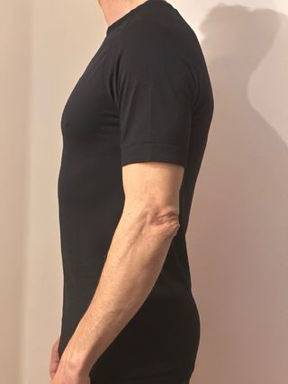 Camiseta deportiva Mango Man negra manga corta