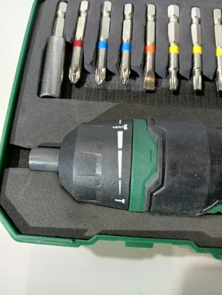 Atornillador PARKSIDE con Accesorios