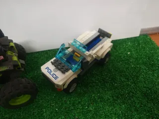 Lote 2 Coches Lego: Monster Truck y Policía