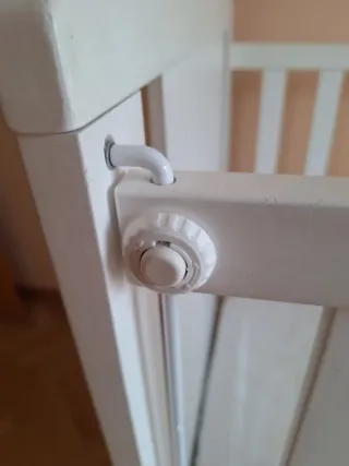 Cuna de madera blanca. Marca Micuna