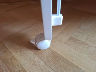 Cuna de madera blanca. Marca Micuna