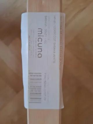 Cuna de madera blanca. Marca Micuna