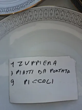 Servizio piattini  e vassoi porcellana oro