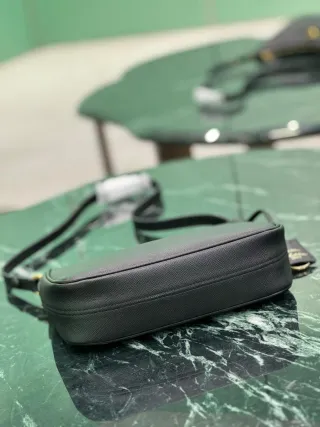 Borsetta Prada Re-Edition 2005 Nera