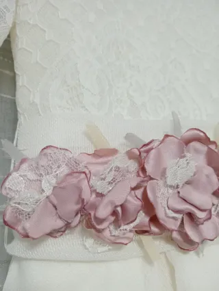 Traje de Comunión Blanco Encaje Flores Rosas