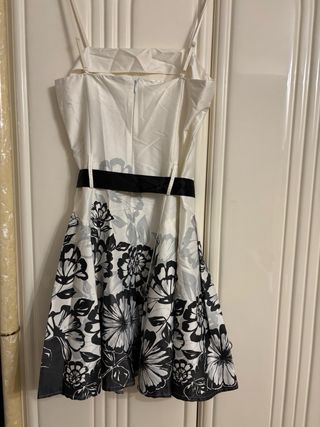 Vestido blanco y negro con lazo