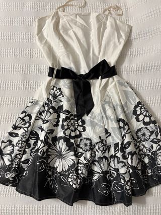 Vestido blanco y negro con lazo