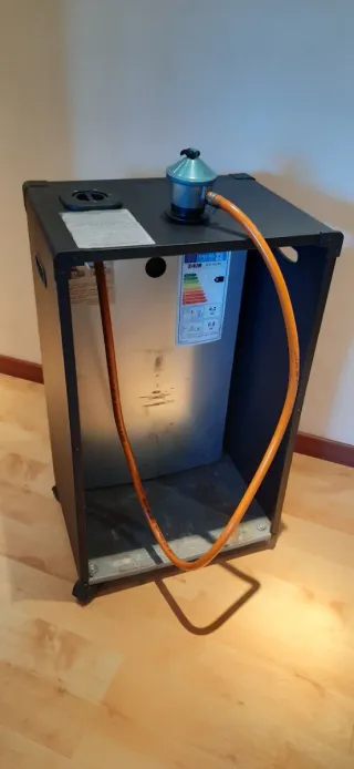 Estufa de gas HJM negra