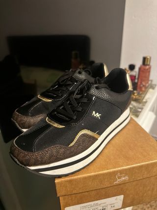 Zapatillas Michael Kors Negras y Doradas