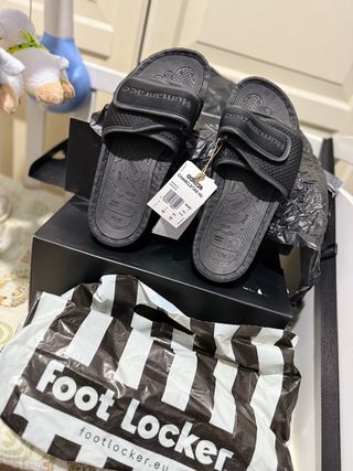 Sandalias Adidas Humanrace Negras/Grises