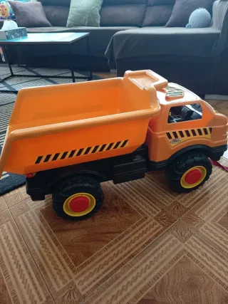 Coche de niño de juguete