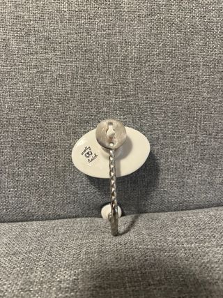 Colgante Letra T Cerámica y Metal