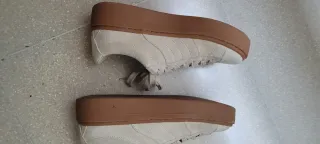 Deportivas beige y marrón