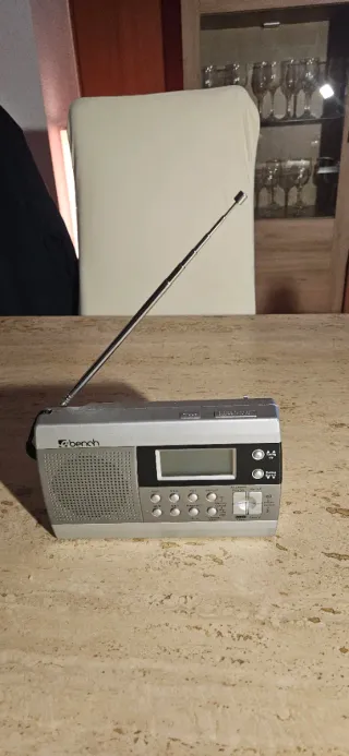 Radio Despertador Bench 2 Alarmas 9 Memorias