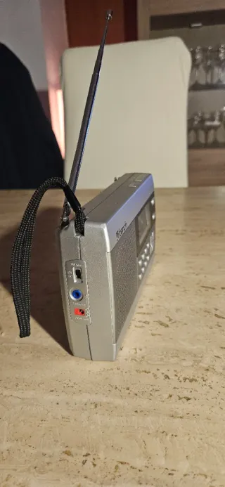 Radio Despertador Bench 2 Alarmas 9 Memorias