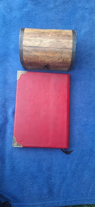 Baúl Pequeño y Libro Artefactorium