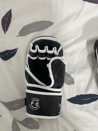 Guantes NUEVOS MMA Negro