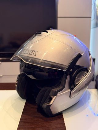 Casco de moto Shark plateado NUEVO.