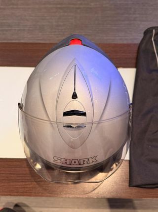 Casco de moto Shark plateado NUEVO.