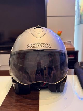 Casco de moto Shark plateado NUEVO.