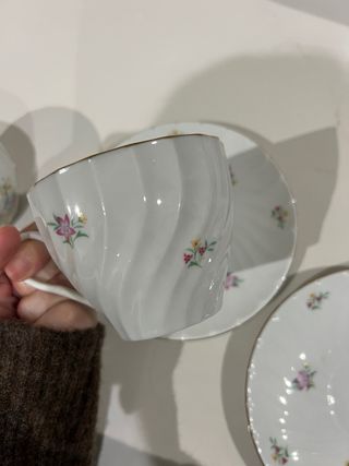 Juego de tazas y platos de porcelana