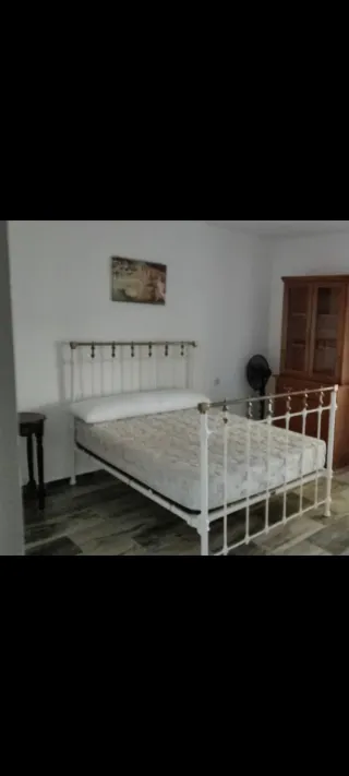 Cama de hierro blanca