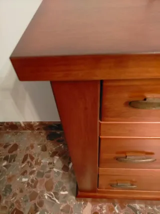 Mesita de noche de madera