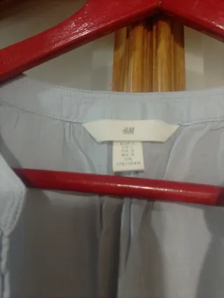 Camiseta negra con estampado floral blanco Talla L