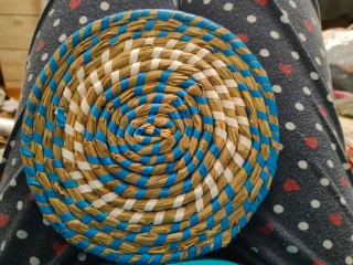 Sottopentola intrecciato blu e bianco