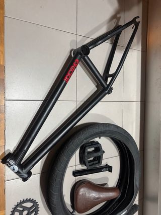Piezas BMX: Cuadro, Rueda, Pedales
