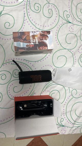 Altavoz JBL Flip 6 Negro y Naranja a estrenar