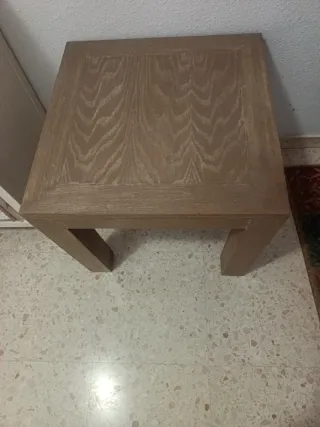 Mesa auxiliar de madera natural