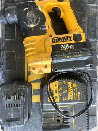 Taladro Percutor DeWalt 24V Batería y Cargador