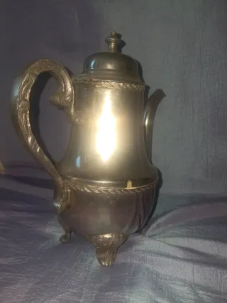 Cafetera Antigua Bronce Árabe con sello en la base