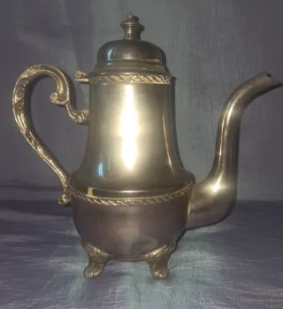 Cafetera Antigua Bronce Árabe con sello en la base