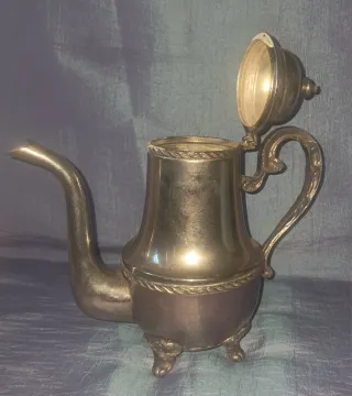 Cafetera Antigua Bronce Árabe con sello en la base