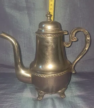 Cafetera Antigua Bronce Árabe con sello en la base