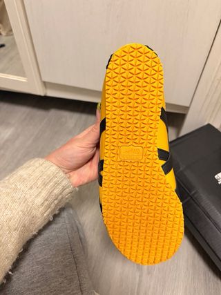 Zapatos Onitsuka Tiger Amarillos y Negros