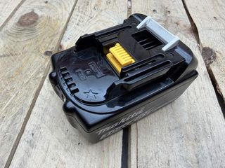 BATERIA MAKITA 3.0Ah 18V BL1830B