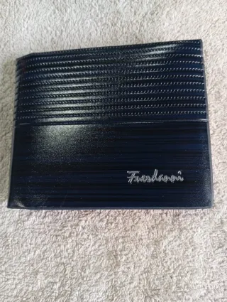 Billetera de hombre azul y marrón