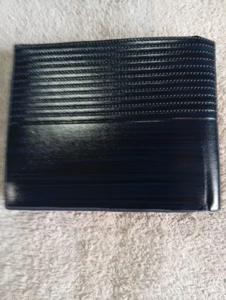 Billetera de hombre azul y marrón