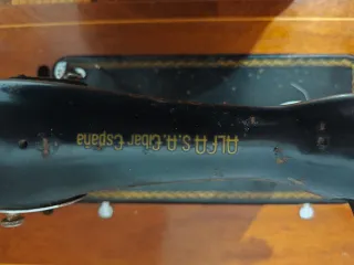 Máquina de coser Alfa años 50