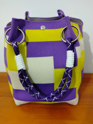 Bolso cubo nylon morado y amarillo
